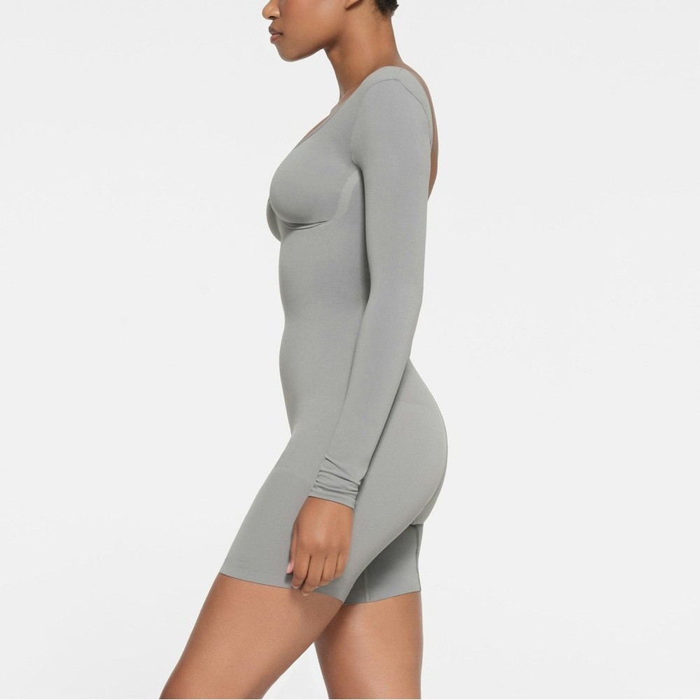 🩶NEW SKIMS SEAMLESS SCULPT LONG SLEEVE LOW BACK MID THIGH BODYSUIT IN PACIFIC L - Picture 2 of 6